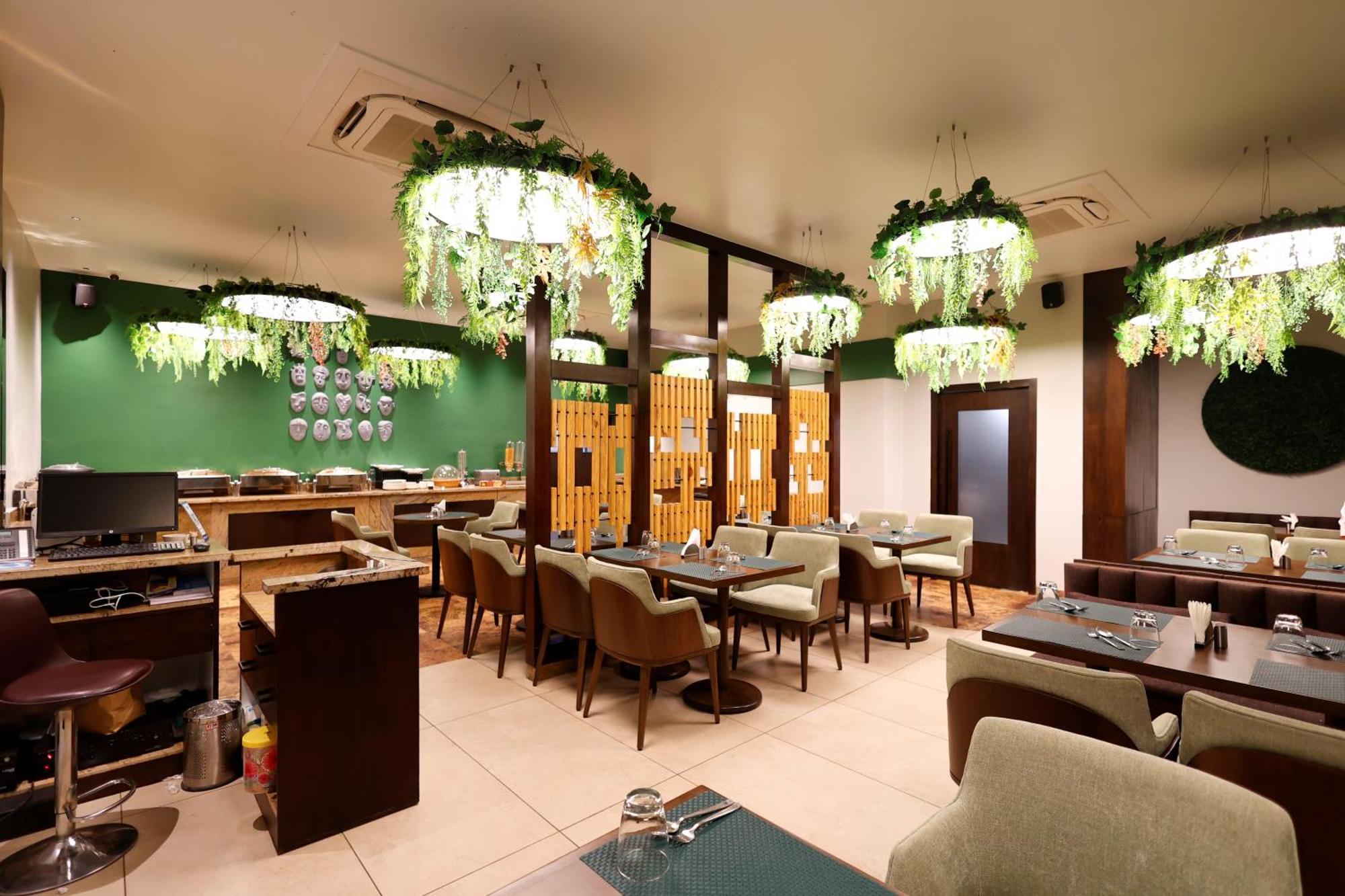 Quality Inn City Centre Varanasi Esterno foto